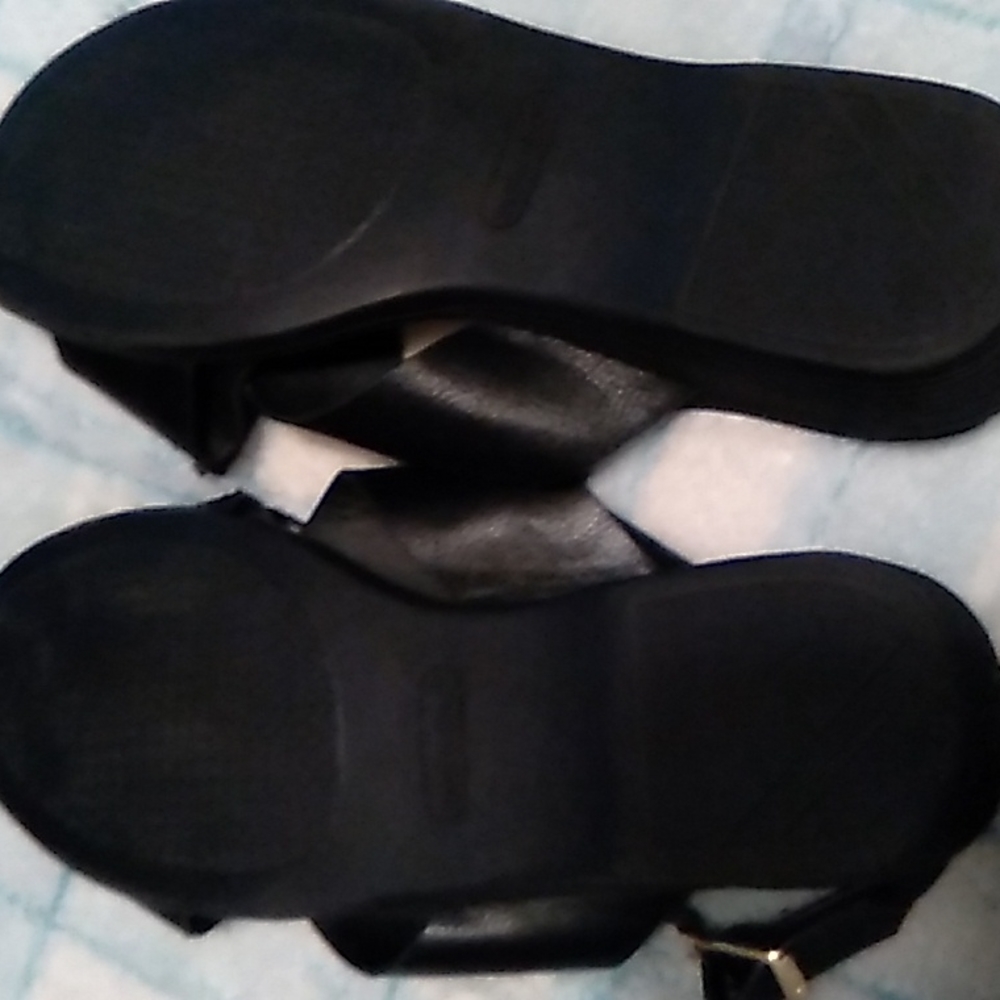 Black Comfortview Sandels. 7.5 wide. - Picture 4 of 16